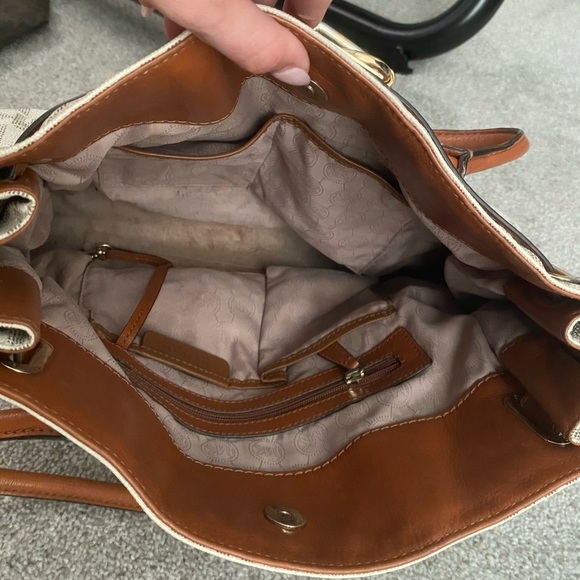 Michael Kors | Vanilla Hamilton Purse - Picture 8 of 8